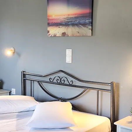 Kostas-ne Corfu With Heated Salt Swimming Pool